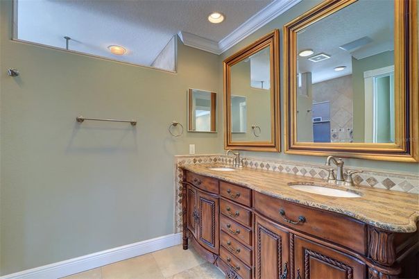 Bathroom, Dual Sink Vanities, Interior, Recessed Lighting