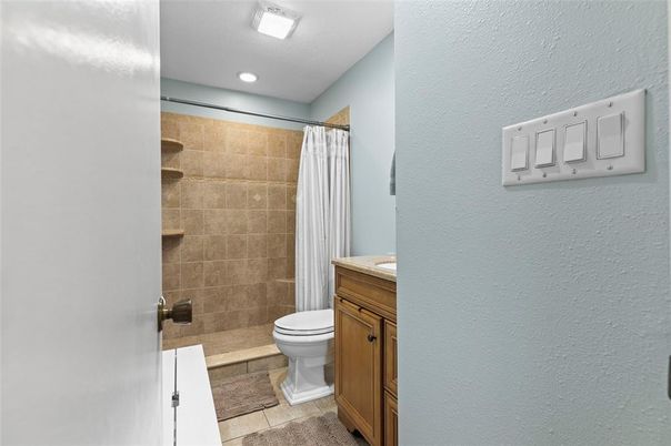 Bathroom, Interior, Recessed Lighting