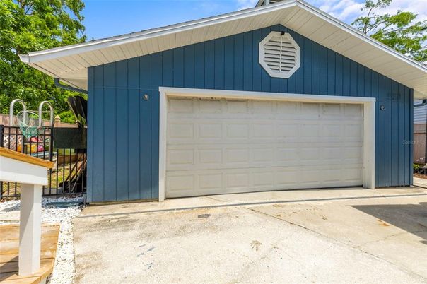 Detached Garage, Exterior