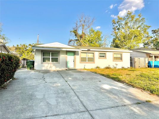 Backyard, Exterior, Facade, Ranch