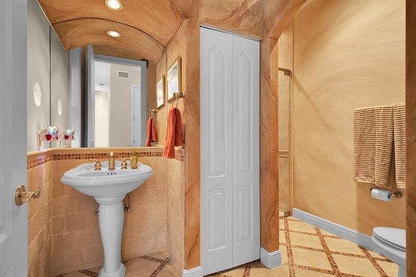 Bathroom, Interior, Recessed Lighting