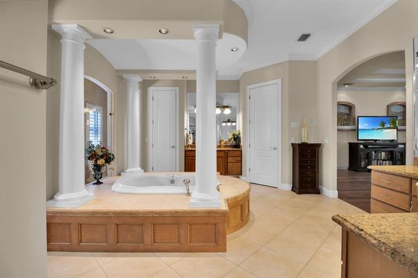 Bathroom, Dual Sink Vanities, Interior, Recessed Lighting