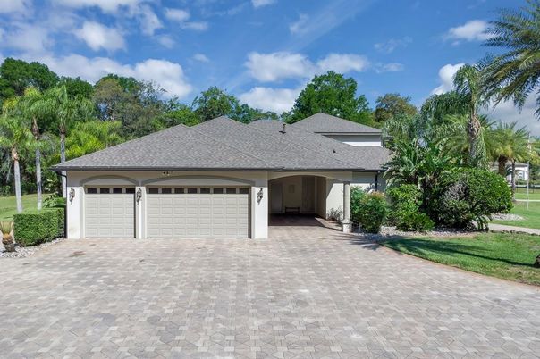 Attached, Exterior, Facade, Ranch