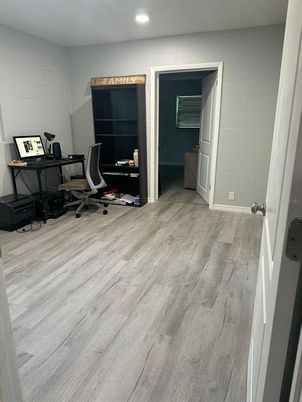 Home Office, Interior, Recessed Lighting, Wood Texture Flooring