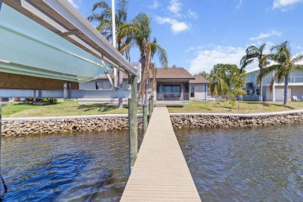 Exterior, Lake