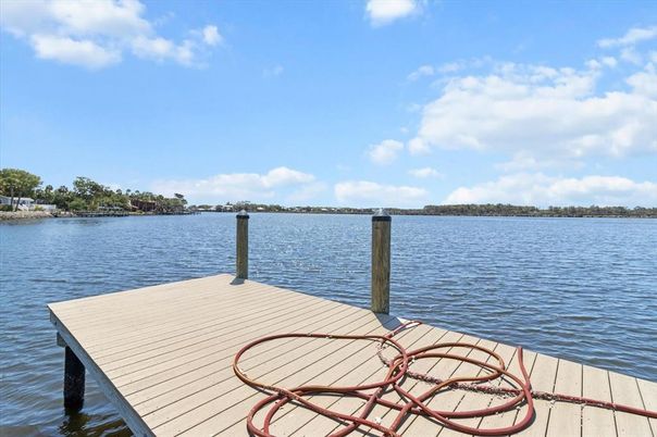 Exterior, Lake