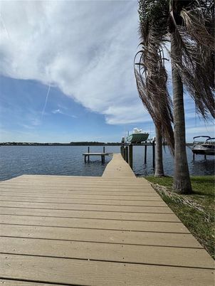 Exterior, Lake