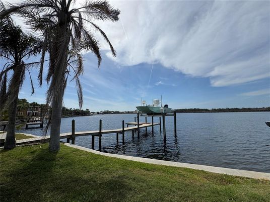 Exterior, Lake