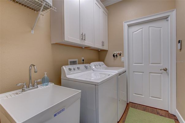 Interior, Washer, Wood Texture Flooring