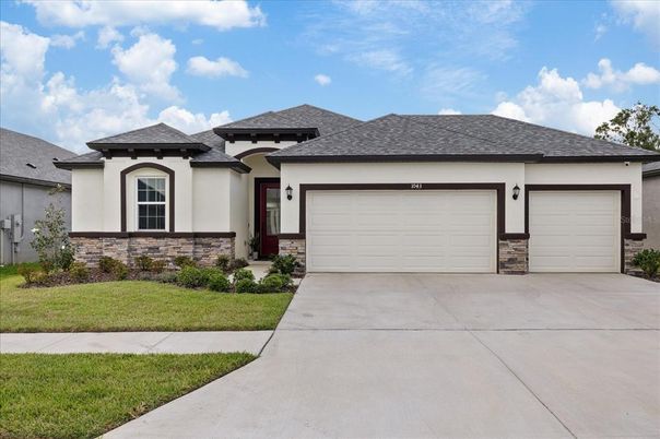Attached, Exterior, Facade, Ranch