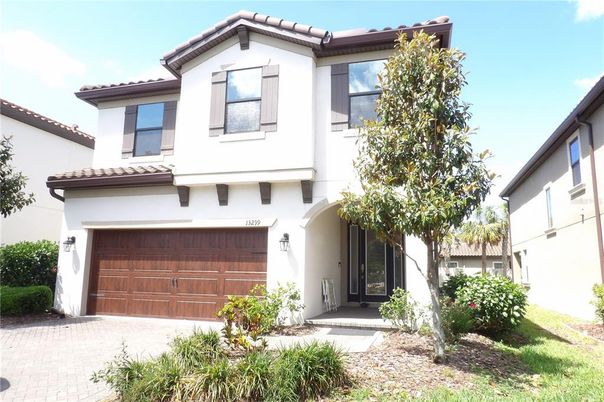 Attached, Exterior, Facade, Mediterranean