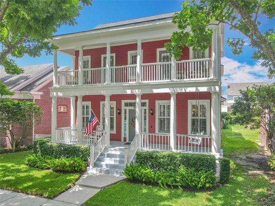 Exterior, Facade, American Foursquare