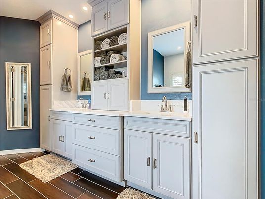 Bathroom, Dual Sink Vanities, Interior, Recessed Lighting