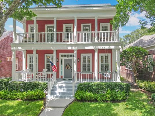 Exterior, Facade, American Foursquare