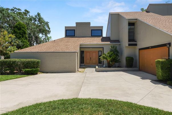 Attached, Exterior, Facade, Brick Facade, Modern