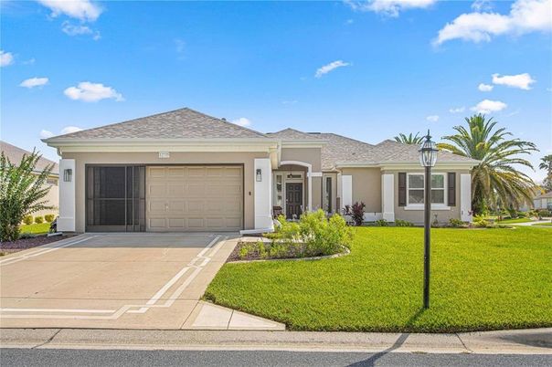 Attached, Exterior, Facade, Ranch