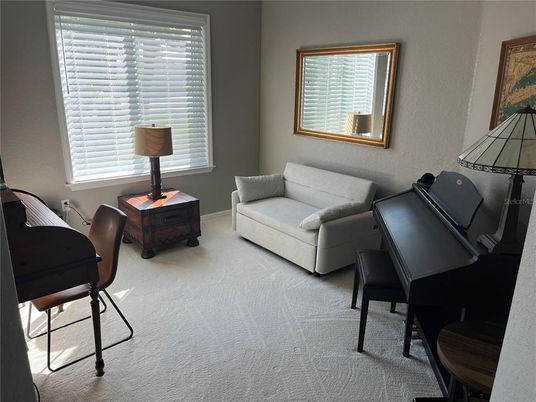 Interior, Piano