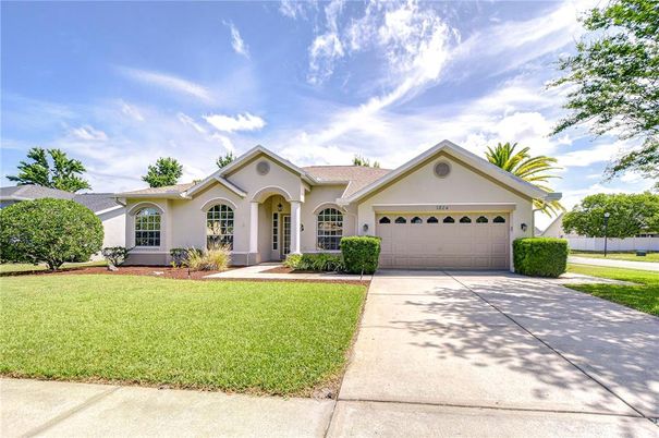 Attached, Exterior, Facade, Ranch