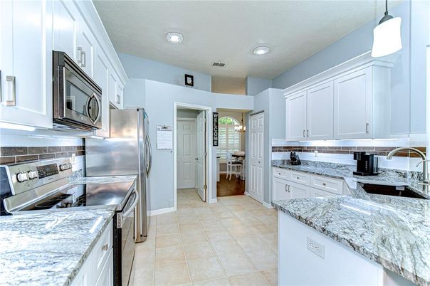 Dining room, Interior, Kitchen, Pendant Lights, Recessed Lighting, Stainless Steel Appliances