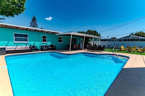 Exterior, Pool