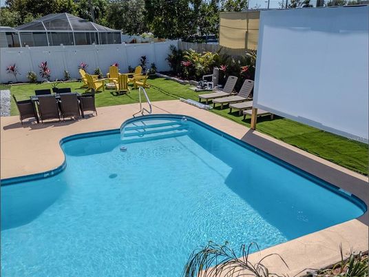 Exterior, Pool