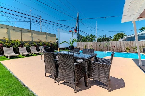 Exterior, Pool