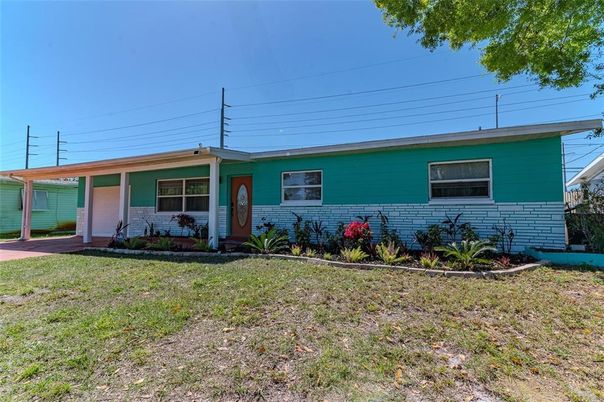 Backyard, Exterior, Facade, Ranch