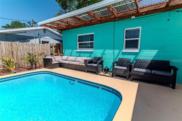 Exterior, Pool