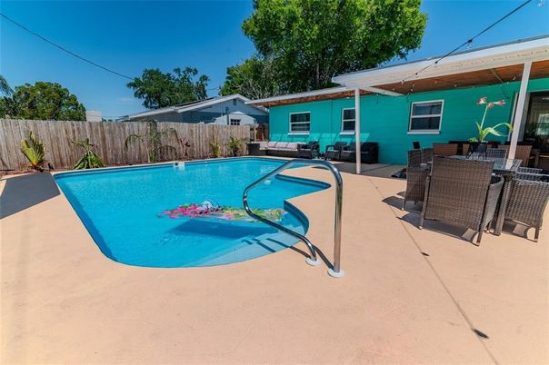 Exterior, Pool