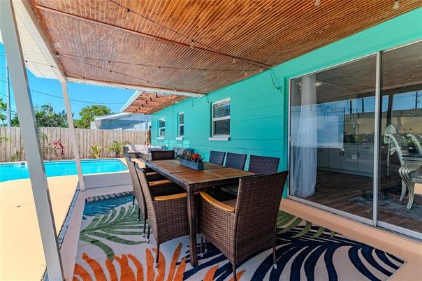 Exterior, Pool