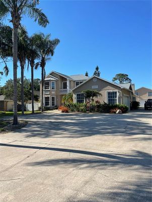 Exterior, Facade, Ranch