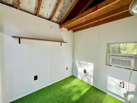 Empty room, Interior, Wooden Beams