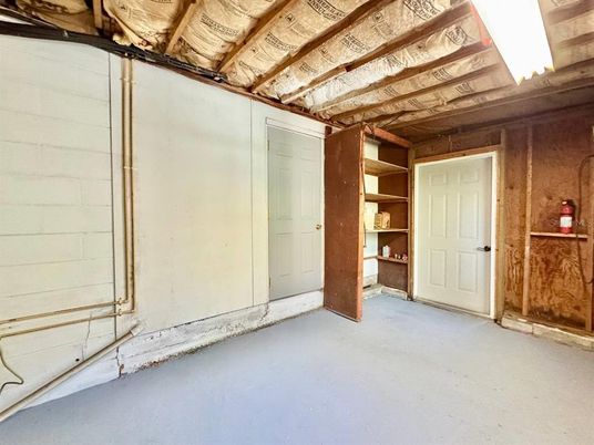 Empty room, Interior, Wooden Beams
