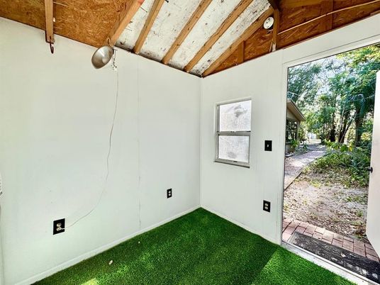 Empty room, Interior, Wooden Beams, Wooden Ceilings