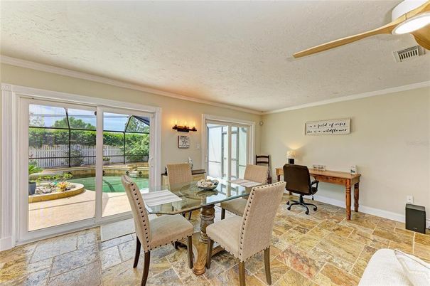 Home Office, Interior