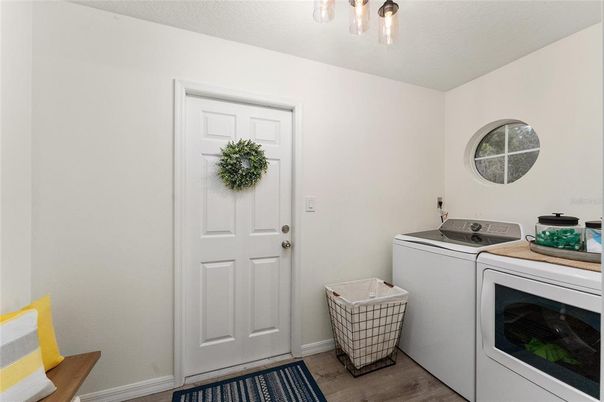 Interior, Washer, Wood Texture Flooring