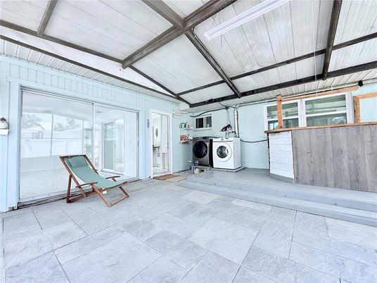 Interior, Washer, Wooden Beams