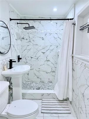 Bathroom, Interior, Marble Walls, Recessed Lighting