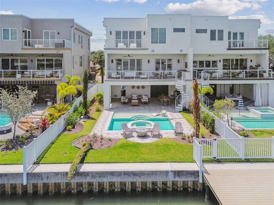 Exterior, Pool, Water