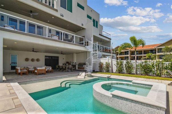 Exterior, Pool