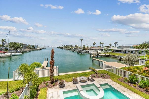 Exterior, Pool, Water
