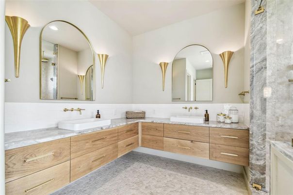 Bathroom, Dual Sink Vanities, Interior, Recessed Lighting