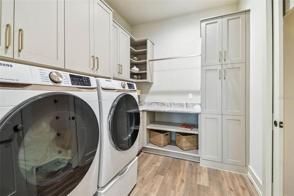 Interior, Washer, Wood Texture Flooring