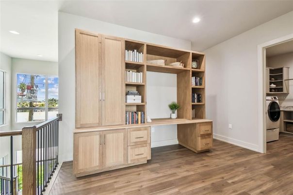 Interior, Recessed Lighting, Washer, Wood Texture Flooring