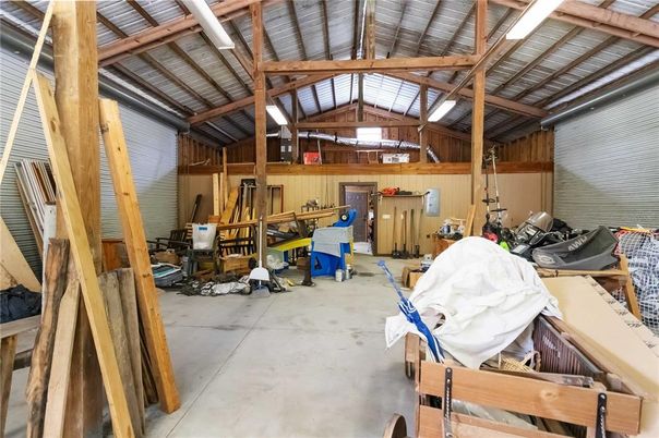 Garage, Interior, Wooden Beams