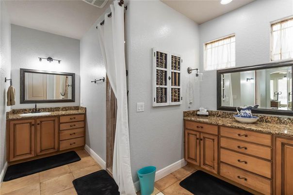 Bathroom, Dual Sink Vanities, Interior, Recessed Lighting