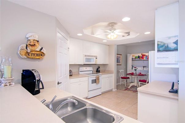 Dining room, Interior, Kitchen, Recessed Lighting