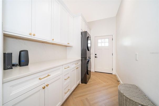 Interior, Washer, Wood Texture Flooring