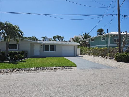 Attached, Exterior, Facade, Ranch