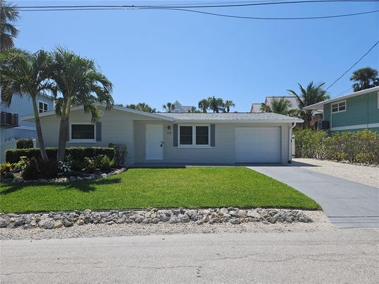 Attached, Exterior, Facade, Ranch